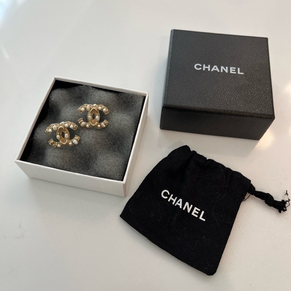 Authentic Chanel Freshwater Pearl Earring Studs